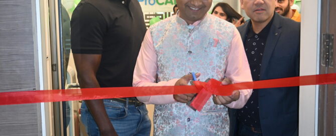 Ribbon-cutting Piyush Director of Ops India with Jack-CEO